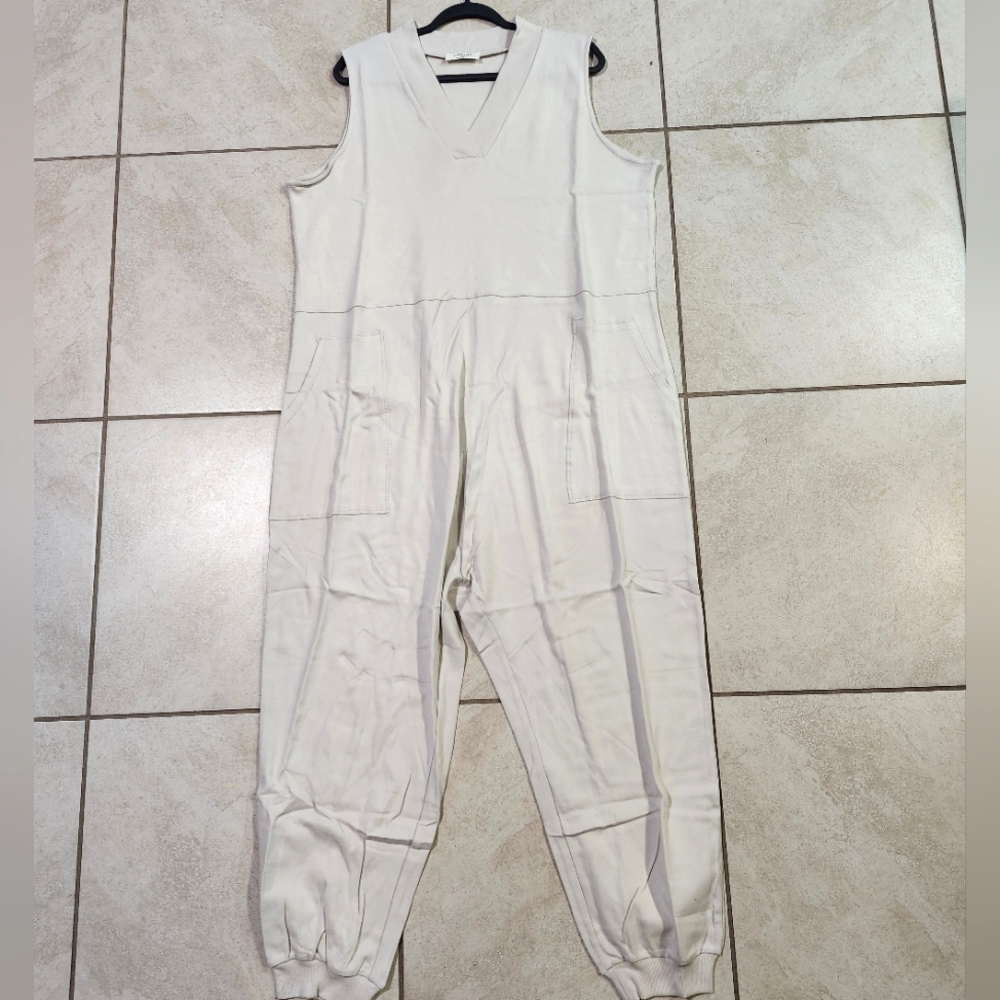 BONE SLEEVELESS HAREMJUMPSUIT *PLUS SIZE* - Picture 3 of 5